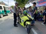 Direktorat Lalu Lintas Polda Kalimantan Timur bersama dengan Satuan Lalu Lintas Polresta Balikpapan melakukan kegiatan penertiban, di Terminal Balikpapan Permai pada hari Kamis (18/1/2024). Foto: BorneoFlash.com/Niken Sulastri.