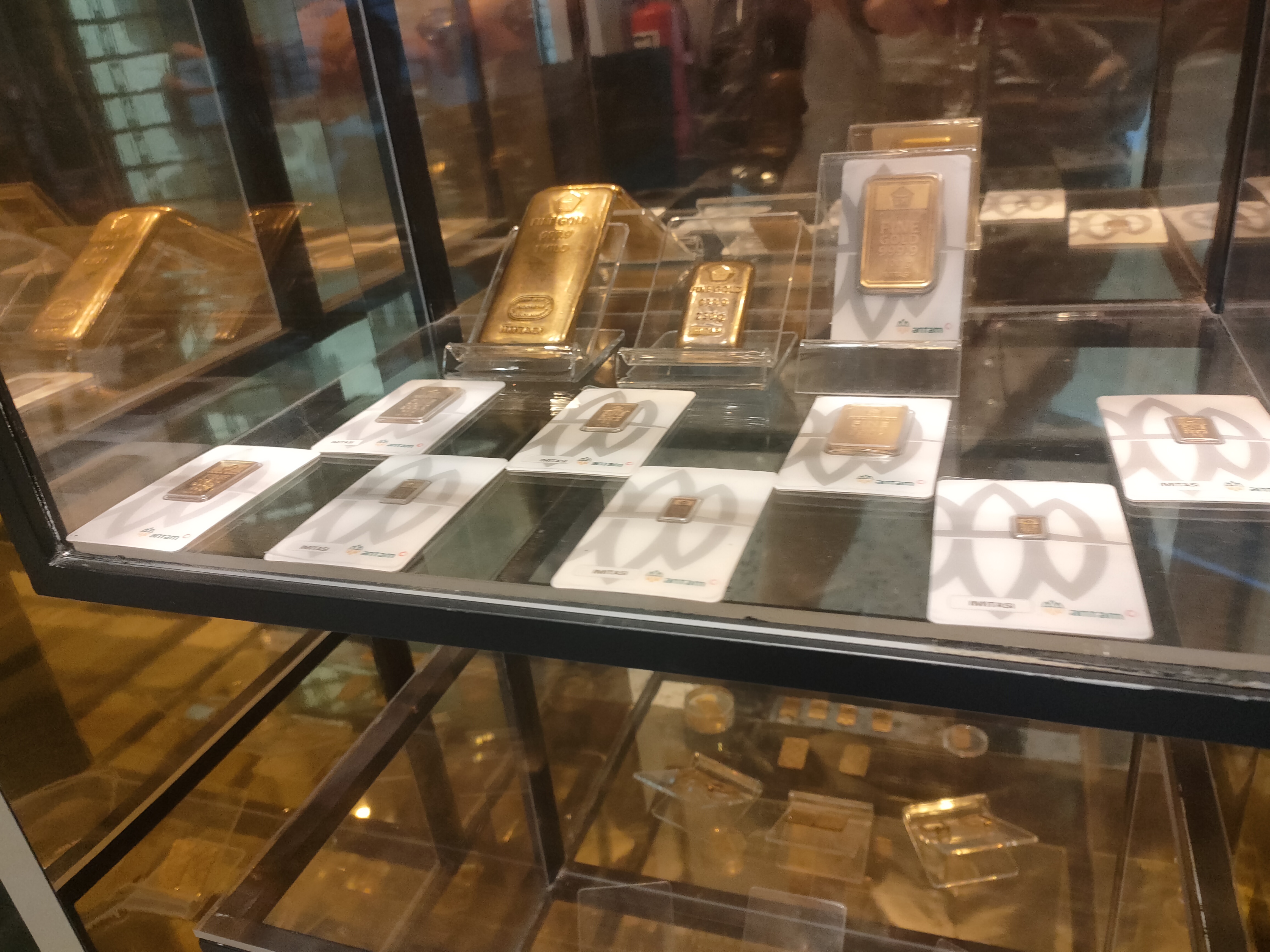 Turun Rp3.000! Ini Harga Emas Antam di Balikpapan Hari Ini, Lengkap dengan Layanan Transaksi dan Brankas LM