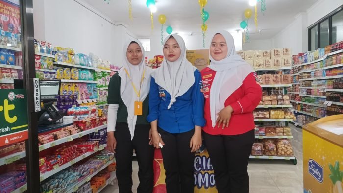 Karyawan Nahdlatul Ulama (NU) Mart, di Gedung Graha NU Balikpapan, Jalan Soekarno Hatta No 104 pada hari Selasa (9/1/2024). Foto: BorneoFlash.com/Niken Sulastri.