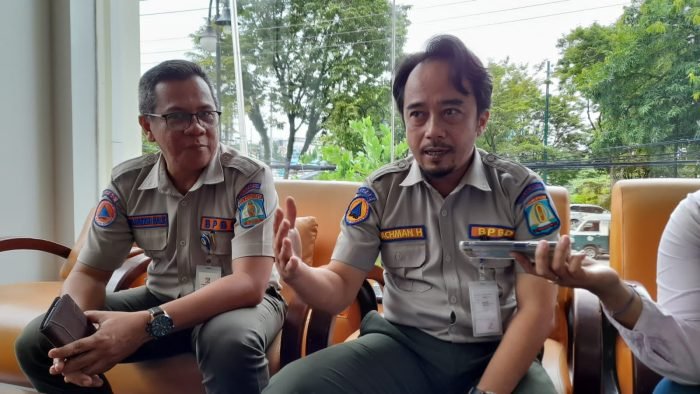 (ki-ka) Kepala Seksi Kesiapsiagaan BPBD Kota Balikpapan, Sholahuddin Malik dan Kepala Bidang Pencegahan dan Kesiapsiagaan BPBD Kota Balikpapan, Rahman Hadi Saputra. Foto: BorneoFlash.com/Niken Sulastri.
