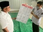 Ketua KPU Balikpapan, Noor Thoha Lakukan pemantauan Pelipatan Surat Suara di Gudang Penyimpanan Logistik Pemilu Tahun 2024 KPU Kota Balikpapan, Jalan Sumber Baru RT 54, Kelurahan Batu Ampar, Kecamatan Balikpapan Utara, pada hari Senin (8/1/2024). Foto: BorneoFlash.com/Niken Sulastri.