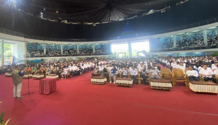 Ketua Komisi Pemilihan Umum Kota Balikpapan, Noor Thoha saat pelantikan KPPS Kecamatan Balikpapan Selatan, di Balikpapan Sport Convention Center (BSCC)/DOME, pada hari Kamis (25/1/2024). Foto: BorneoFlash.com/Niken Sulastri.