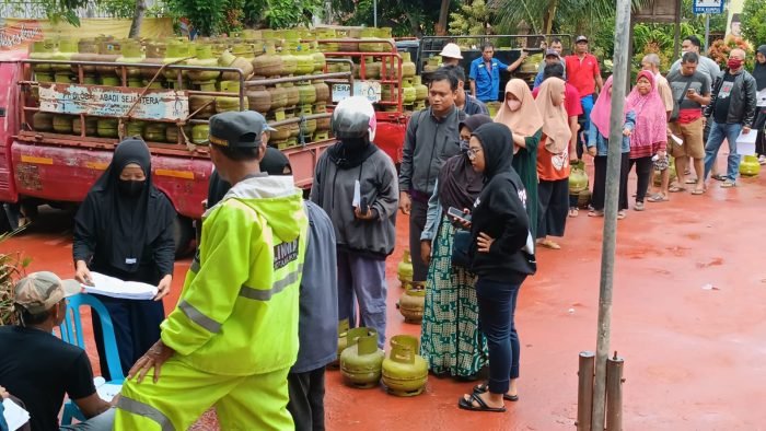 Operasi Pasar yang dilaksanakan di Kelurahan Sumber Rejo, pada hari Sabtu (13/1/2024). Foto: BorneoFlash.com/Ist.