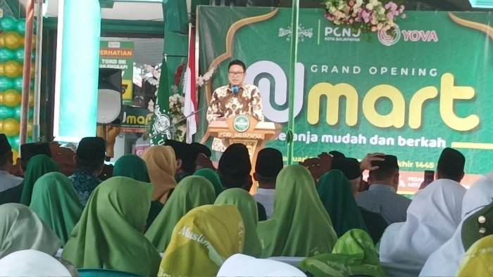 Owner Yova Supermart, Jefry Yova di Grand Opening Yova Mart, di Gedung Graha NU Balikpapan, Jalan Soekarno Hatta No 104, pada hari Selasa (9/1/2024). Foto: BorneoFlash.com/Niken Sulastri.
