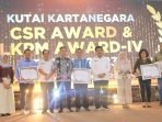 PT PHM terima penghargaan dalam Ajang Kukar CSR Award 2023, Apresiasi Gold untuk kategori Biosphere melalui program Konservasi Pesut Mahakam (Komik Pesut). Foto: IST/PHM