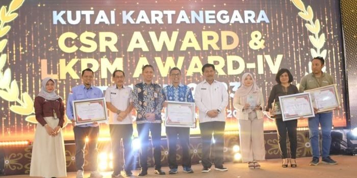 Sukses dalam Program Komik Pesut dan Desa Wisata Pela, PHM Raih Penghargaan Pemkab Kukar