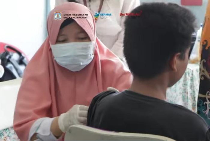 Pelaksanaan vaksinasi DBD di SD wilayah Balikpapan Utara. Foto: BorneoFlash.com/Ist.