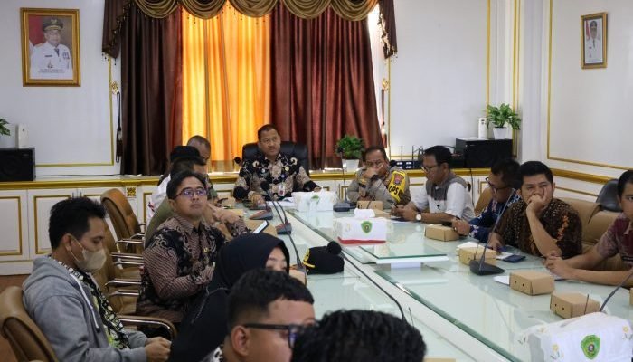 Pemkab PPU menggelar rapat persiapan pelaksanaan Sosialisasi Reforma Agraria, di ruang rapat Bupati PPU pada Kamis (18/01/2024). Foto: IST/DiskominfoPPU.