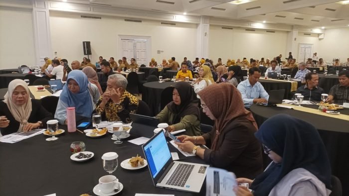 Pemkot Balikpapan bersama DPRD Balikpapan Sosialisasi Pengusulan Pokok-Pokok Pikiran (Pokir) DPRD Tahun 2025, melalui SIPD dan Ekspose Rancangan Awal RKPD Kota Balikpapan Tahun 2025, di Ballroom Jatra Hotel Balikpapan, pada hari Senin (22/1/2024). Foto: BorneoFlash.com/Niken Sulastri.