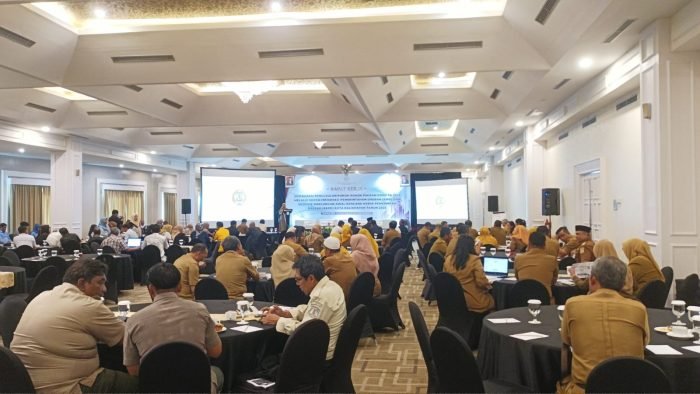 Pemkot Balikpapan bersama DPRD Balikpapan Sosialisasi Pengusulan Pokok-Pokok Pikiran (Pokir) DPRD Tahun 2025, Pemkot Balikpapan bersama DPRD Balikpapan Sosialisasi Pengusulan Pokok-Pokok Pikiran (Pokir) DPRD Tahun 2025, melalui SIPD dan Ekspose Rancangan Awal RKPD Kota Balikpapan Tahun 2025, di Ballroom Jatra Hotel Balikpapan, pada hari Senin (22/1/2024). Foto: BorneoFlash.com/Niken Sulastri.