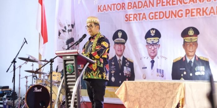 Penjabat (Pj) Gubernur Kalimantan Timur (Kaltim), Akmal Malik Saat Peresmian Komplek Gedung Perkantoran Permanen dan Semi Permanen Pemerintah Kabupaten Mahakam Ulu, Jumat (26/1/2024). Foto: HO/diskominfo.kaltimprov.go.id