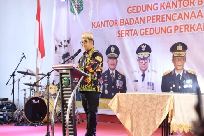 Penjabat (Pj) Gubernur Kalimantan Timur (Kaltim), Akmal Malik Saat Peresmian Komplek Gedung Perkantoran Permanen dan Semi Permanen Pemerintah Kabupaten Mahakam Ulu, Jumat (26/1/2024). Foto: HO/diskominfo.kaltimprov.go.id