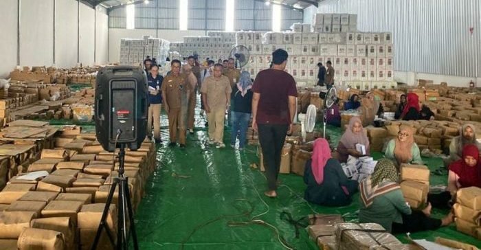 Pastikan Kesiapan Logistik Pemilu 2024 Aman Pj Gubernur Kaltim Tinjau Gudang Logistik Kpu 