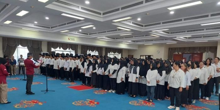 Sat Intelkam Polres Bontang monitoring pelantikan KPPS Pemilu 2024 yang diselenggarakan oleh KPU Kota Bontang di Auditorium 3 Dimensi Kota Bontang, Kamis (25/1/2024). Foto: HO/Humas Polda Kaltim.