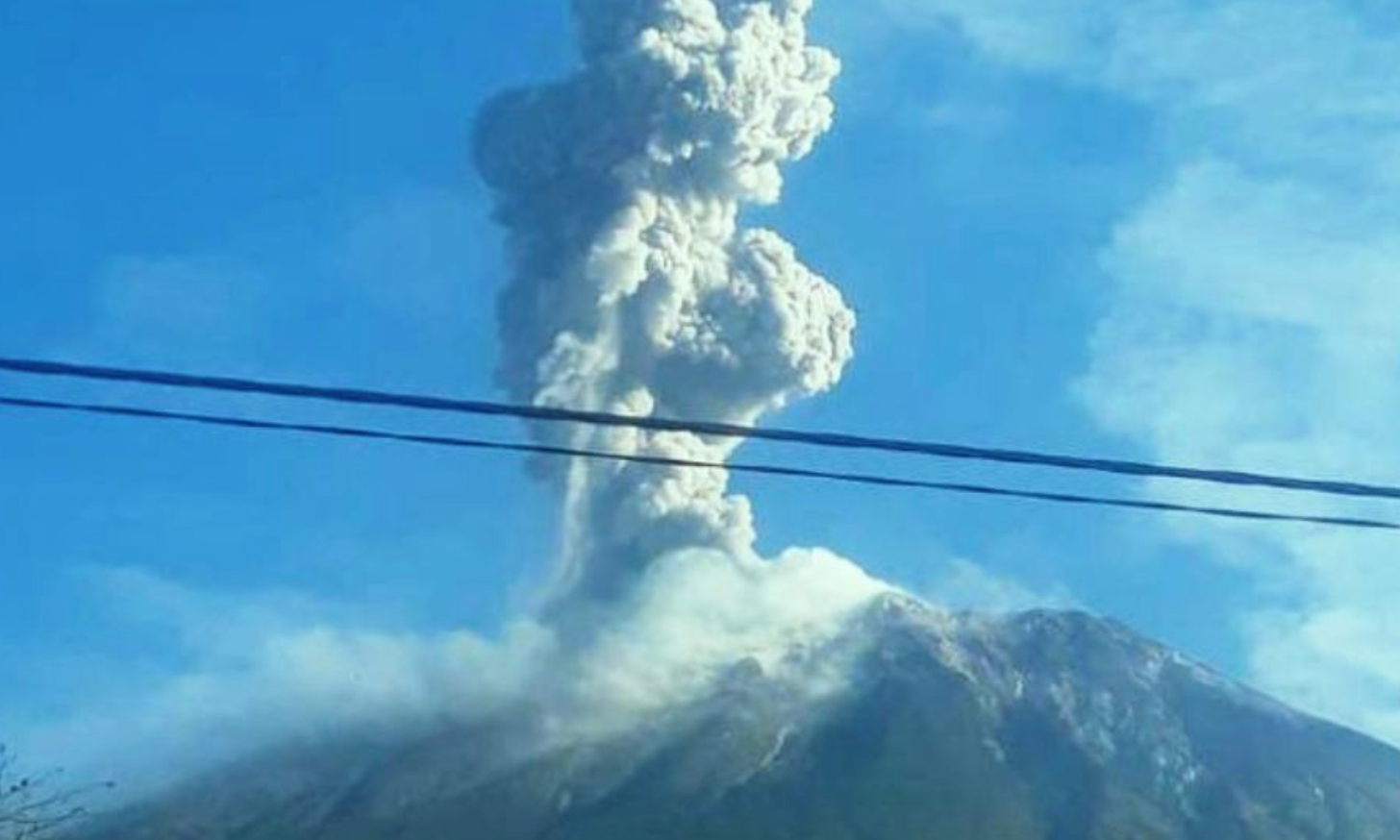 Erupsi Gunung Lewotobi Laki-laki: 5 Penerbangan WingsAir Di tunda