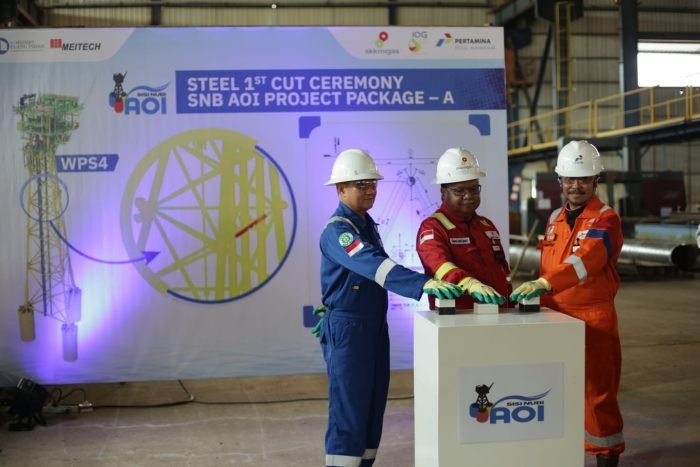 Kegiatan MWT dan Seremoni Pemotongan Besi Pertama (first cut of steel) di yard milik PT Meindo Elang Indah di Tanjung Pinang, Kepulauan Riau, pada Senin (15/1/2024). Foto: HO/PT PHI.