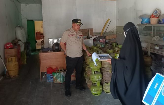 Sidak Pj Bupati PPU Makmur Marbun Temukan Kekosongan LPG 3 KG di Sejumlah Pangkalan. Foto: BorneoFlash.com/Ist.