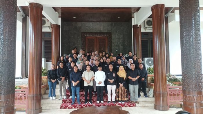 Kepala Puslatbang KDOD, Dr Muhammad Aswad dan jajaran bersilaturahmi dan sosialisasi tugas dari pada Puslatbang KDOD LAN, di Rumah Jabatan Wali Kota Balikpapan, pada hari Sabtu (20/1/2024). Foto: BorneoFlash.com/Niken Sulastri.