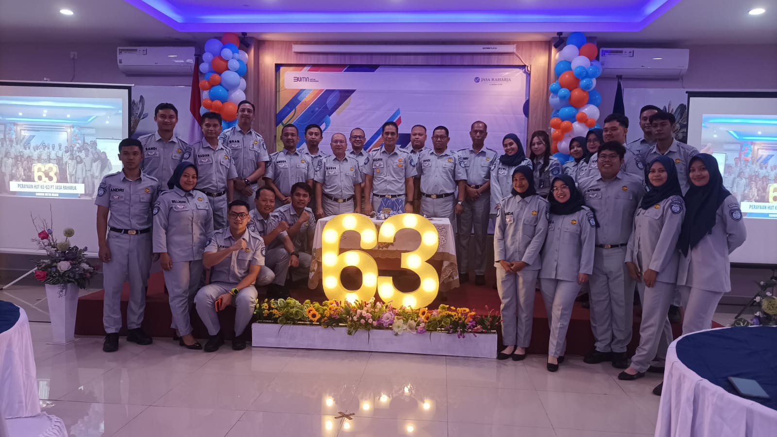 PT Jasa Raharja saat merayakan Hari Ulang Tahun  ke 63, di Aula Kantor PT Jasa Raharja,.pada hari Minggu (1/1/2024).