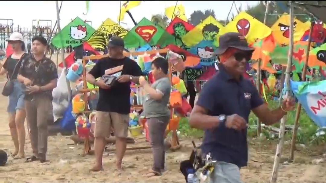Pantai Manggar Balikpapan mengalami peningkatan saat tahun baru 2024.