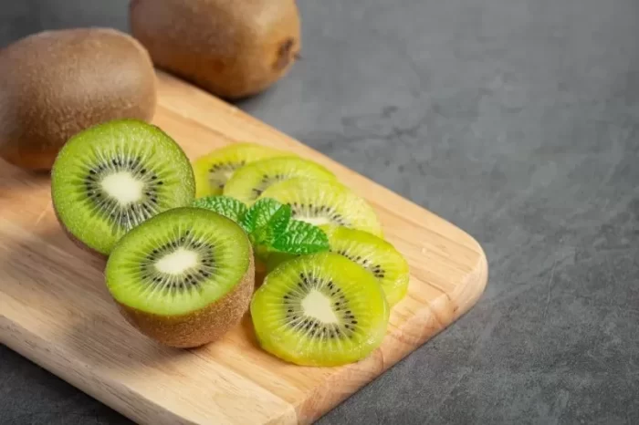 Buah Kiwi selain kaya vitamin C juga punya segudang manfaat lainnya. Foto: HO/freepik