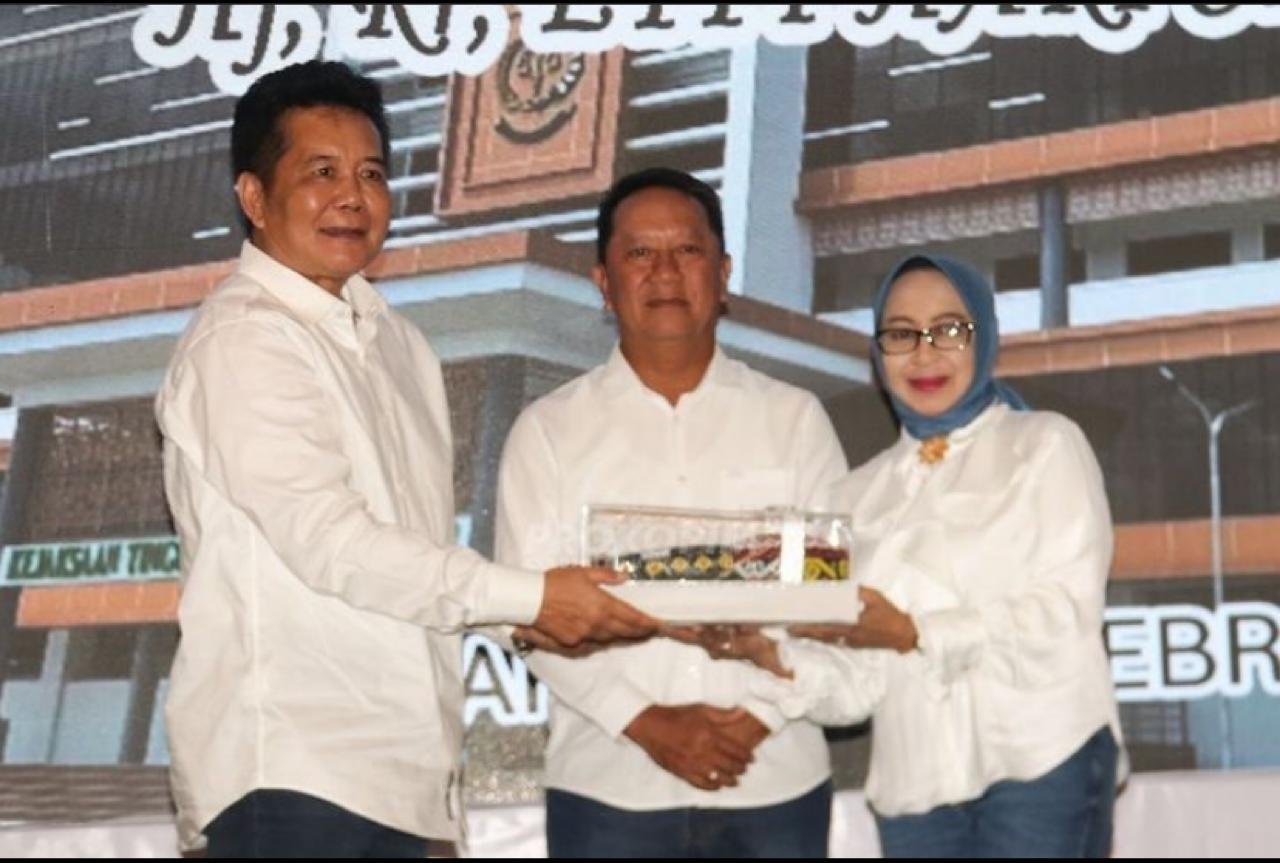 Bupati Mahulu dan Sekda Hadiri Malam Pengantar Tugas Kajati Kaltim Hari Setiyono di Samarinda