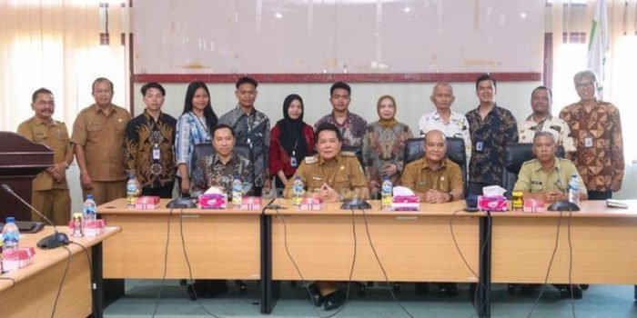 Bupati Mahulu Bonifasius Belawan Geh dan Wabup Yohanes Avun sambut kedatangan Rektor ITN Malang Awan Uji Krismanto beserta seluruh Civitas Akademika, Selasa (20/02/2024). Foto: IST/Prokopim Mahulu