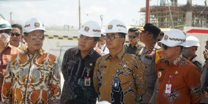 Pj Bupati PPU Makmur Marbun mendampingi Mendagri Tito Karnavian, saat kunjungannya ke Ibu Kota Nusantara (IKN), pada Kamis (22/2/2024). Foto: IST/DiskominfoPPU
