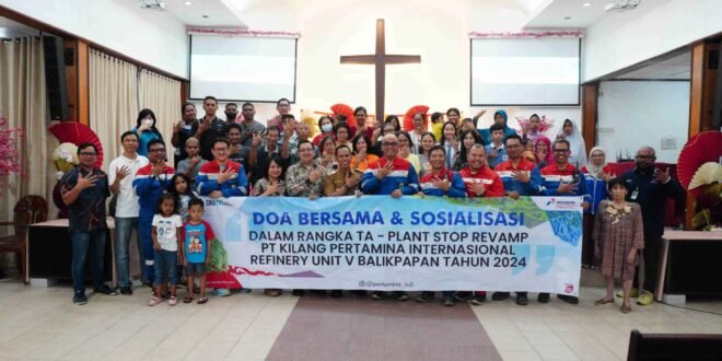 PT Kilang Pertamina Internasional (KPI) Unit Balikpapan melakukan kegiatan Doa Bersama serta pemberian paket sembako kepada anak yatim dan warga serta bantuan Rumah Ibadah di Gereja Persekutuan Misi Injil Indonesia (GPMII) Kelurahan Margasari Kota Balikpapan, Selasa (20/02/2024). Foto: HO/KPI Unit Balikpapan.