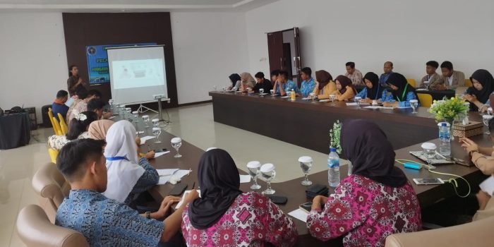 Pelatihan Jurnalistik oleh PWI Paser diikuti puluhan peserta pelajar SMA/SMK sederajat, digelar di Hotel Kryad Sadurengas Tanah Grogot Kabupaten Paser, pada Jumat (2/2/2024). Foto: IST/PWI Paser.