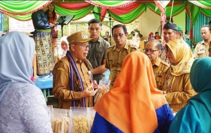 Penjabat (Pj) Bupati PPU Makmur Marbun menghadiri syukuran yang diadakan oleh warga Desa Telemow. Foto: IST/DiskominfoPPU