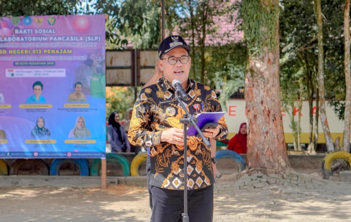 Penjabat (Pj) Bupati Penajam Paser Utara (PPU) Makmur Marbun saat Deklarasi program Sekolah Laboratorium Pancasila (SLP) SDN 013, Penajam, Sabtu (17/2/2024). Foto: BorneoFlash.com/Irwan Ardiansyah.