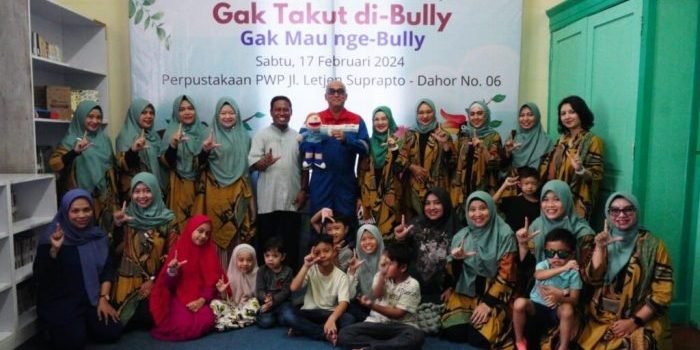 Persatuan Wanita Patra (PWP) tingkat wilayah PT Kilang Pertamina Internasional (KPI) Unit Balikpapan Menggelar kegiatan Mendongeng Bersama Kak Amir dengan Pelajar SDN 019 Kecamatan Balikpapan Barat di Perpustakaan PWP Jalan Dahor, Kota Balikpapan, Sabtu (