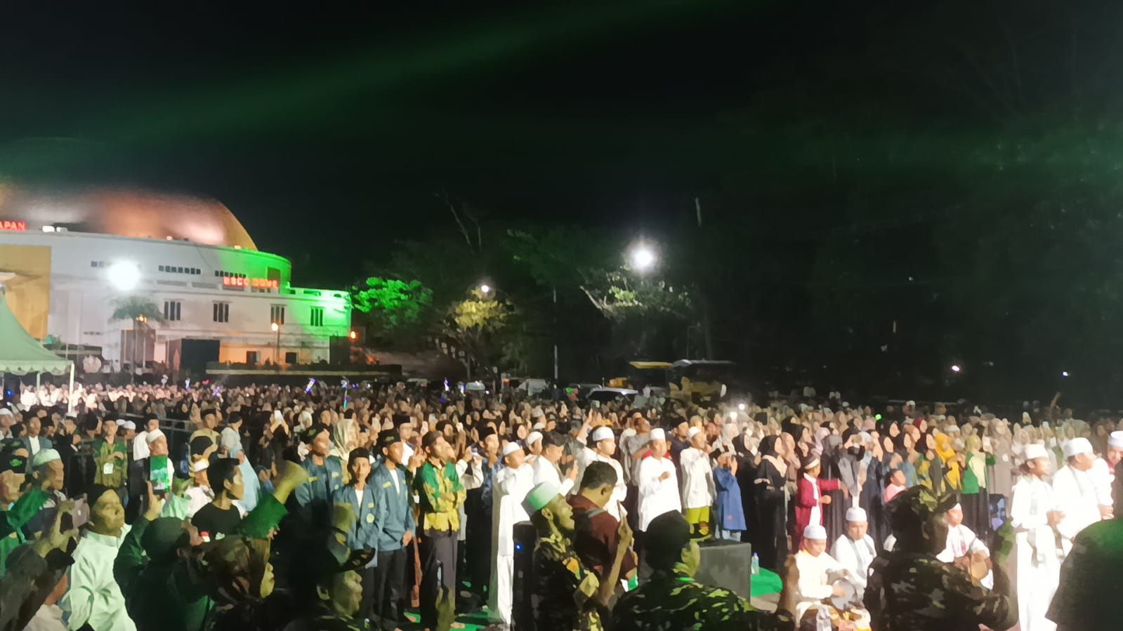 Ribuan Pelajar Balikpapan Bersholawat Bersama Gus Azmi