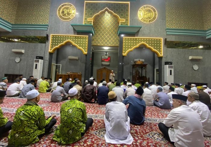 Safari Subuh Pemkot Balikpapan berlangsung di Masjid Besar Manuntung Pandansari, di Jalan Pandan Sari Dalam Kelurahan Marga Sari, Kecamatan Balikpapan Barat, pada hari Jumat (23/2/2024).  Foto: BorneoFlash/IST