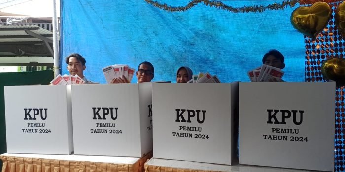 Sekda Kota Balikpapan Lakukan Pemungutan Suara di TPS 46 Kelurahan Sepinggan Raya 