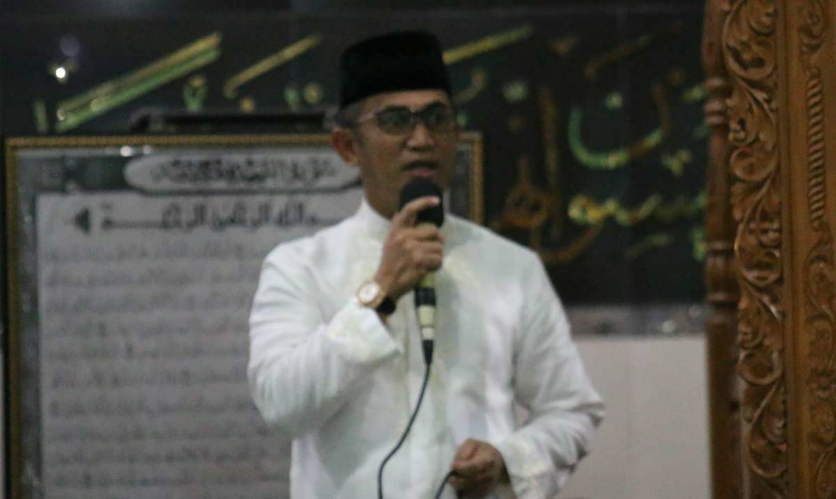 Wali Kota Balikpapan H Rahmad Mas'ud saat melakukan safari subuh di Masjid Jami Al-Aman di Jalan Mt Haryono, pada hari Jumat (2/2/2024). Foto: BorneoFlash.com/Niken Sulastri.
