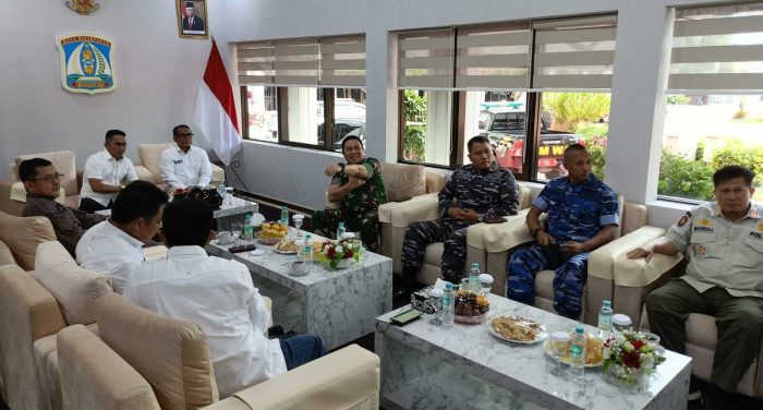 Wali Kota Balikpapan H Rahmad Mas'ud saat mengikuti Vicon bersama Pj Gubernur Kaltim, Akmal Malik dan Forkopimda Kaltim, pada hari Rabu (14/2/2024). Foto: BorneoFlash.com/Niken Sulastri.