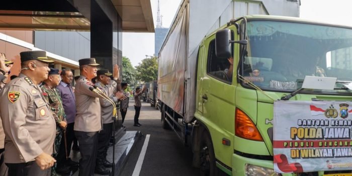 Kapolda Jatim Kirim 50.789 Paket Bantuan untuk Warga Terdampak Banjir di Jawa Tengah