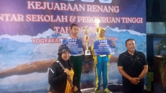 Atlet renang muda asal Balikpapan, Khalifah Niswanda Salikha, pada ajang Kejuaraan Renang Antar Sekolah dan Perguruan Tinggi (KRASSI) 2024 di Yogyakarta. Foto: BorneoFlash/Ist