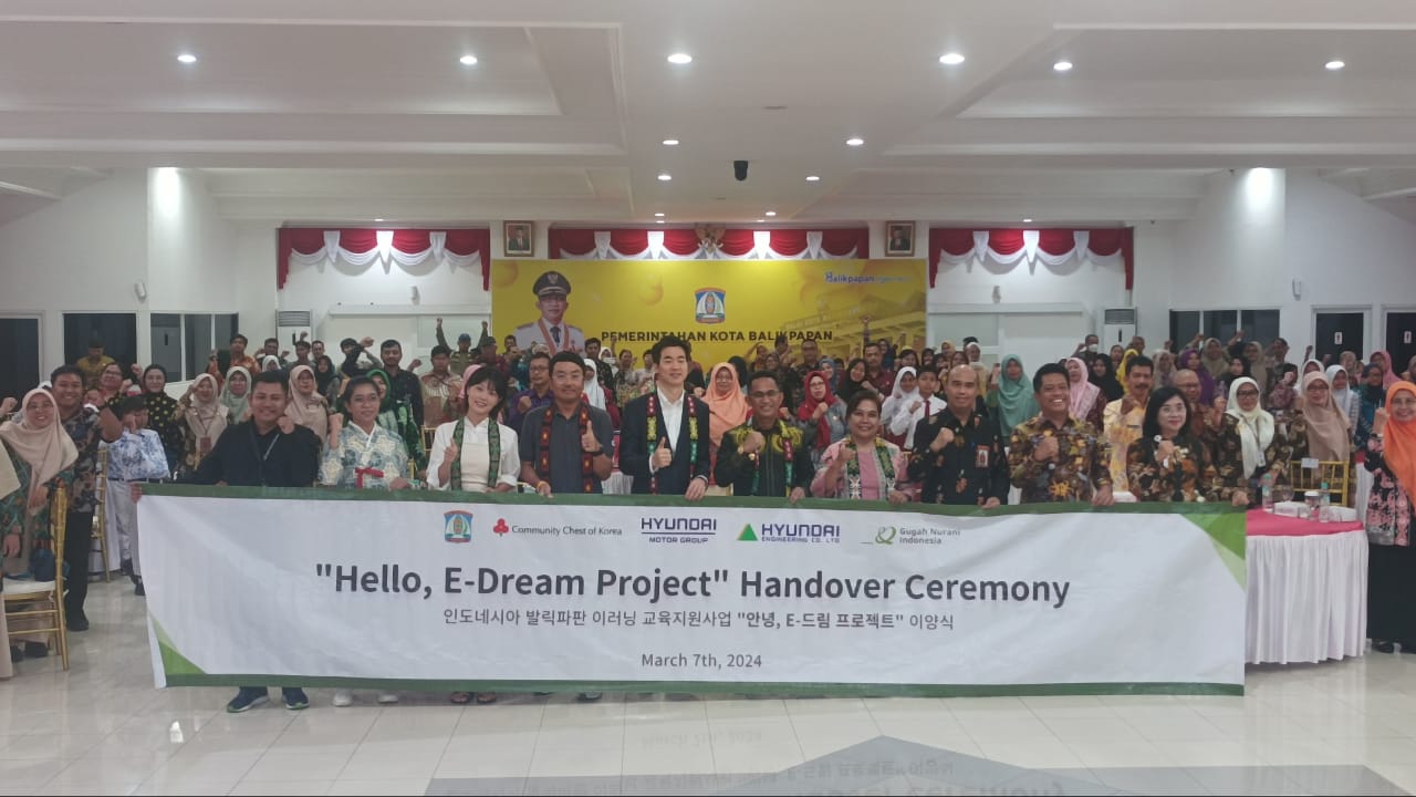 Ceremony Serah Terima Hello, E-Dream Project di Aula Balai Kota Balikpapan, pada hari Kamis (7/3/2024). Foto: BorneoFlash/Niken Sulastri