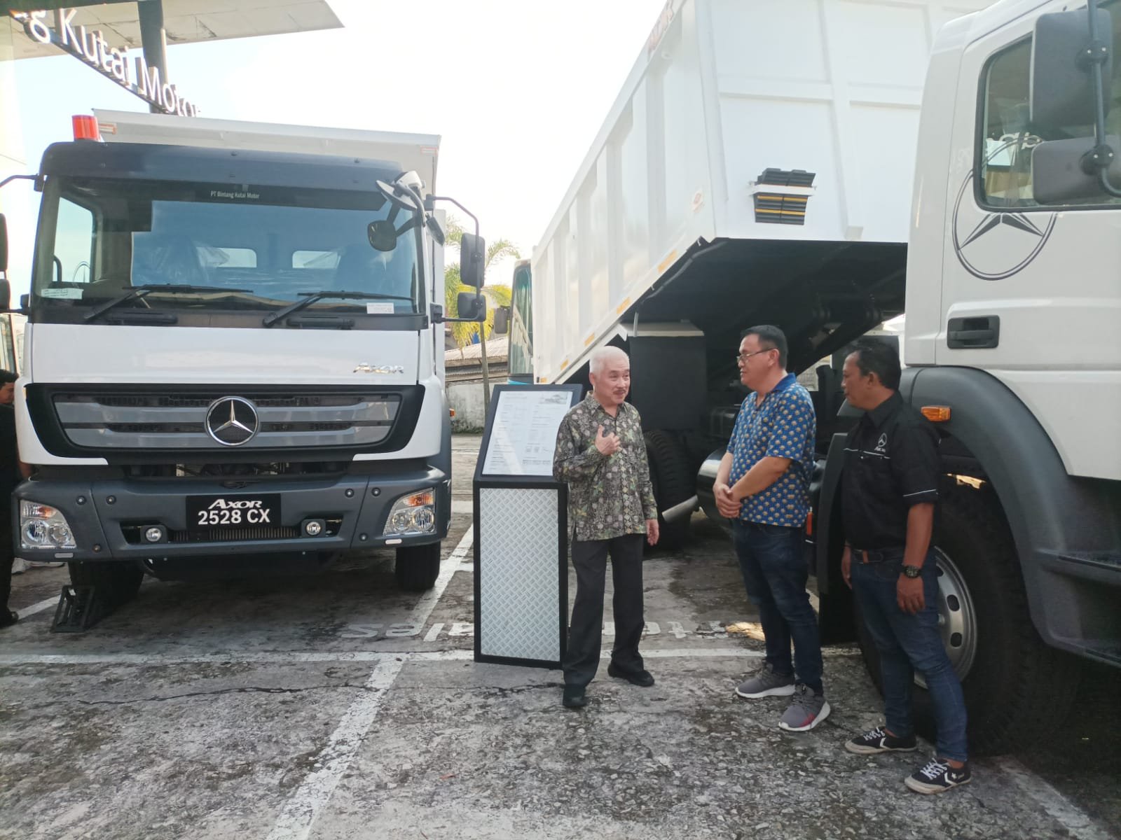 PT BKM Gelar Customer Gathering, Kenalkan MB Axor Segment Logistic and Construction