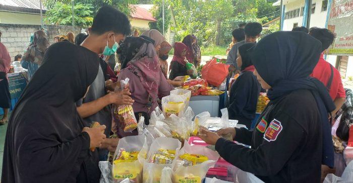 Gerakan Pangan Murah (GPM) yang berlangsung di Halaman GOR Baru Ulu, Kecamatan Balikpapan Barat. Foto: BorneoFlash/Niken Sulastri
