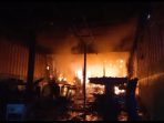 Kebakaran yang terjadi di RT 39 Jalan APT Pranoto atau biasa disebut Jalan Dondang, pada hari Minggu (31/3/2024). Foto: BorneoFlash.com/Ist