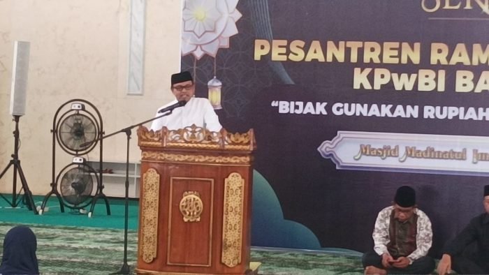 Kepala KPw Bank Indonesia Cabang Balikpapan, Robi Ariadi Saat kegiatan pesantren ramadan di Masjid Madinatul Iman Islamic Center Balikpapan, pada hari Sabtu (30/3/2024). Foto: BorneoFlash/Niken Sulastri