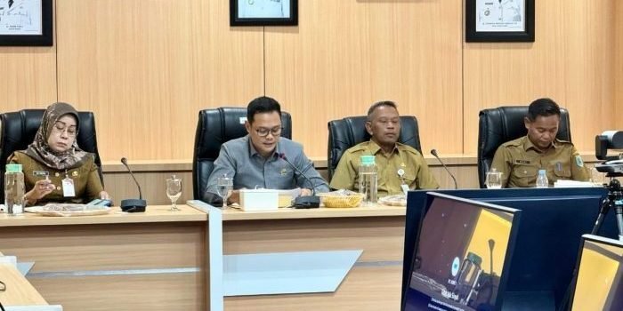 Ketua DPRD Kabupaten Paser, Hendra Wahyudi Hadir di Musrenbang RKPD Kabupaten Paser Tahun 2025 tingkat kecamatan, di Ruang Sadurengas, Setda Paser, pada Senin (26/2/2024). Foto: BorneoFlash/Ist