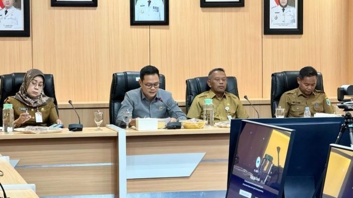 Ketua DPRD Kabupaten Paser, Hendra Wahyudi Hadir di Musrenbang RKPD Kabupaten Paser Tahun 2025 tingkat kecamatan, di Ruang Sadurengas, Setda Paser, pada Senin (26/2/2024). Foto: BorneoFlash/Ist
