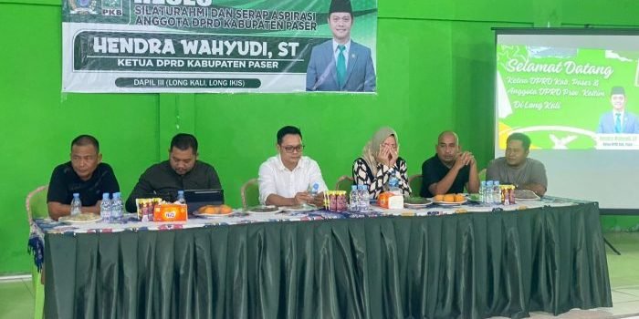 Ketua Dewan Perwakilan Rakyat Daerah (DPRD) Kabupaten Paser saat melakukan kegiatan serap aspirasi (reses) bersama warga Desa Gunung Putar, Kecamatan Longkali, Kabupaten Paser beberapa waktu lalu. Foto: BorneoFlash/Ist