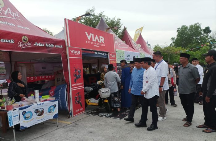Pasar Ramadan Drive Thru 1445 Hijriah di Masjid Madinatul Iman Balikpapan Islamic Center. Foto: BorneoFlash/Niken Sulastri