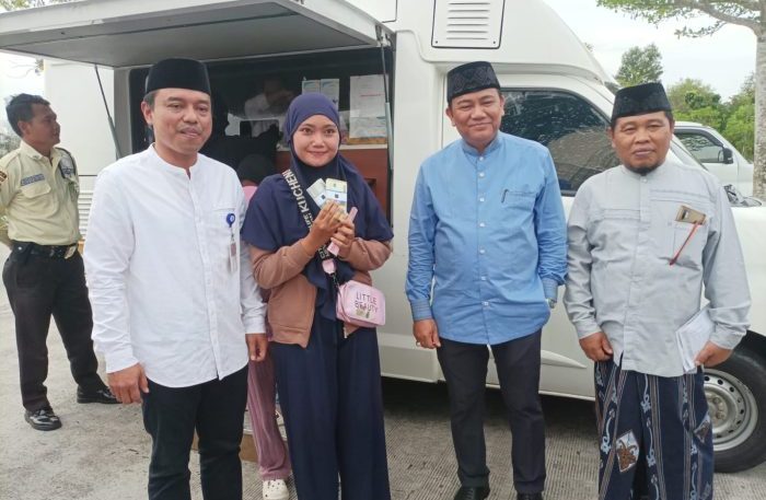 Pasar Ramadan Drive Thru 1445 Hijriah di Masjid Madinatul Iman Balikpapan Islamic Center Tersedia Penukaran uang. Foto: BorneoFlash/Niken Sulastri